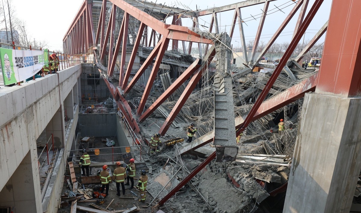 ▲11일 1시58분께 광주 서구 치평동'광주대표도서관' 신축 공사 현장에서 철제 구조물이 붕괴했다. (사진제공=연합뉴스)