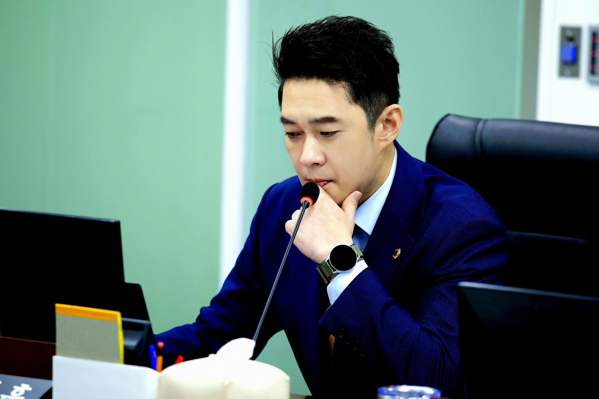 ▲전석훈 경기도의회 의원이 기후환경에너지국 예산안 심사에서 질의하고 있다. (경기도의회)