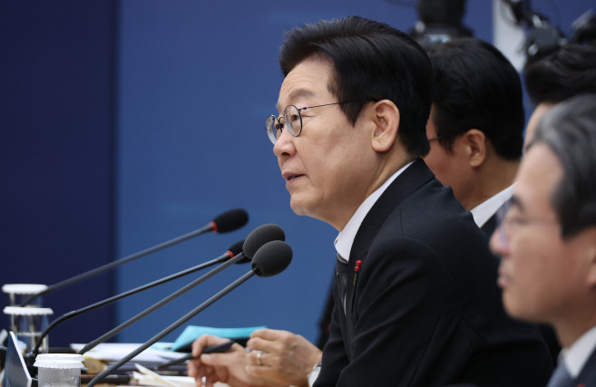 ▲이재명 대통령이 12일 세종시 정부세종컨벤션센터에서 열린 과학기술정보통신부ㆍ개인정보보호위원회 업무보고에서 발언하고 있다.   (연합뉴스)