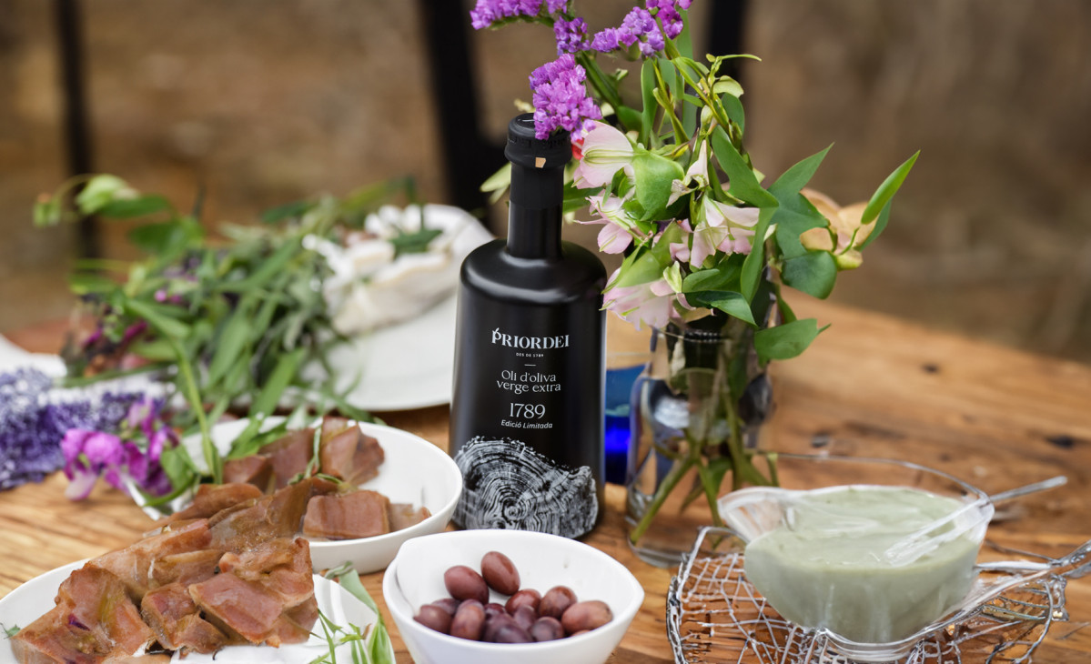 ▲지난달 7일 '프리오르데이 올리브오일' 론칭 방송 장면. 이날 준비수량 1500세트가 방송 종료 10분 전 매진됐다. (사진제공=GS샵)