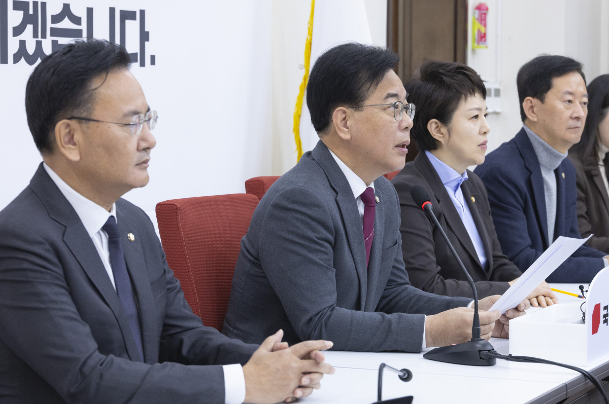 ▲국민의힘 송언석 원내대표가 12일 국회에서 열린 기자간담회에서 통일교 금품수수 의혹 철저 진상규명에 대해 발언하고 있다. 2025.12.12 (연합뉴스)