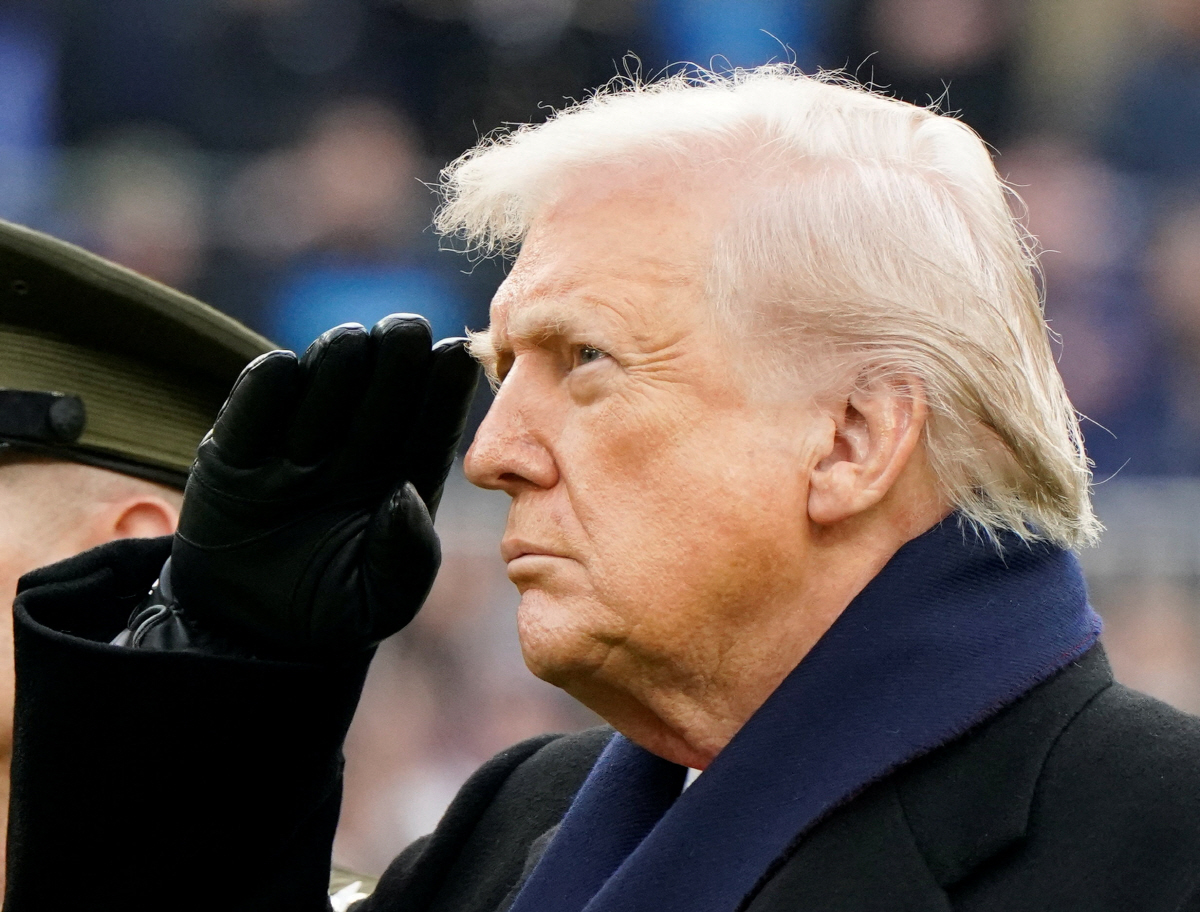 ▲미국 메릴랜드주 볼티모어에서 도널드 트럼프 미국 대통령이 경례를 하고 있다. (볼티모어(미국)/로이터연합뉴스)