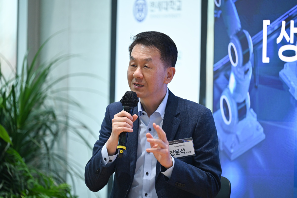 ▲장문석 서울AI허브 산업AX혁신센터장이 이달 8일 진행된 출범식 패널토론에서 발언하고 있다. (서울AI허브)