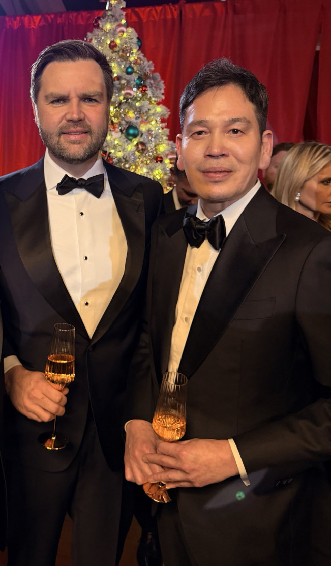 ▲왼쪽부터 J.D. 밴스 미국 부통령과 정용진 신세계그룹 회장. (사진제공=신세계그룹)