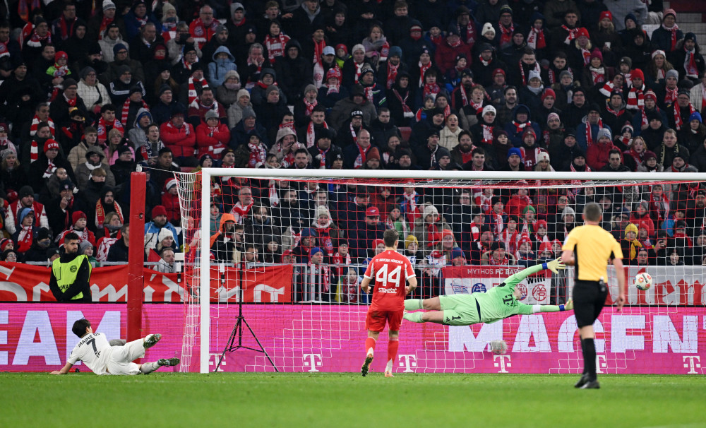 ▲마인츠의 이재성이 14일(현지시간) 독일 뮌헨 알리안츠 아레나에서 열린 독일 프로축구 분데스리가 바이에른 뮌헨과의 경기에서 바이에른 뮌헨의 골키퍼 마누엘 노이어를 넘기는 두 번째 골을 성공시키고 있다. (로이터/연합뉴스)