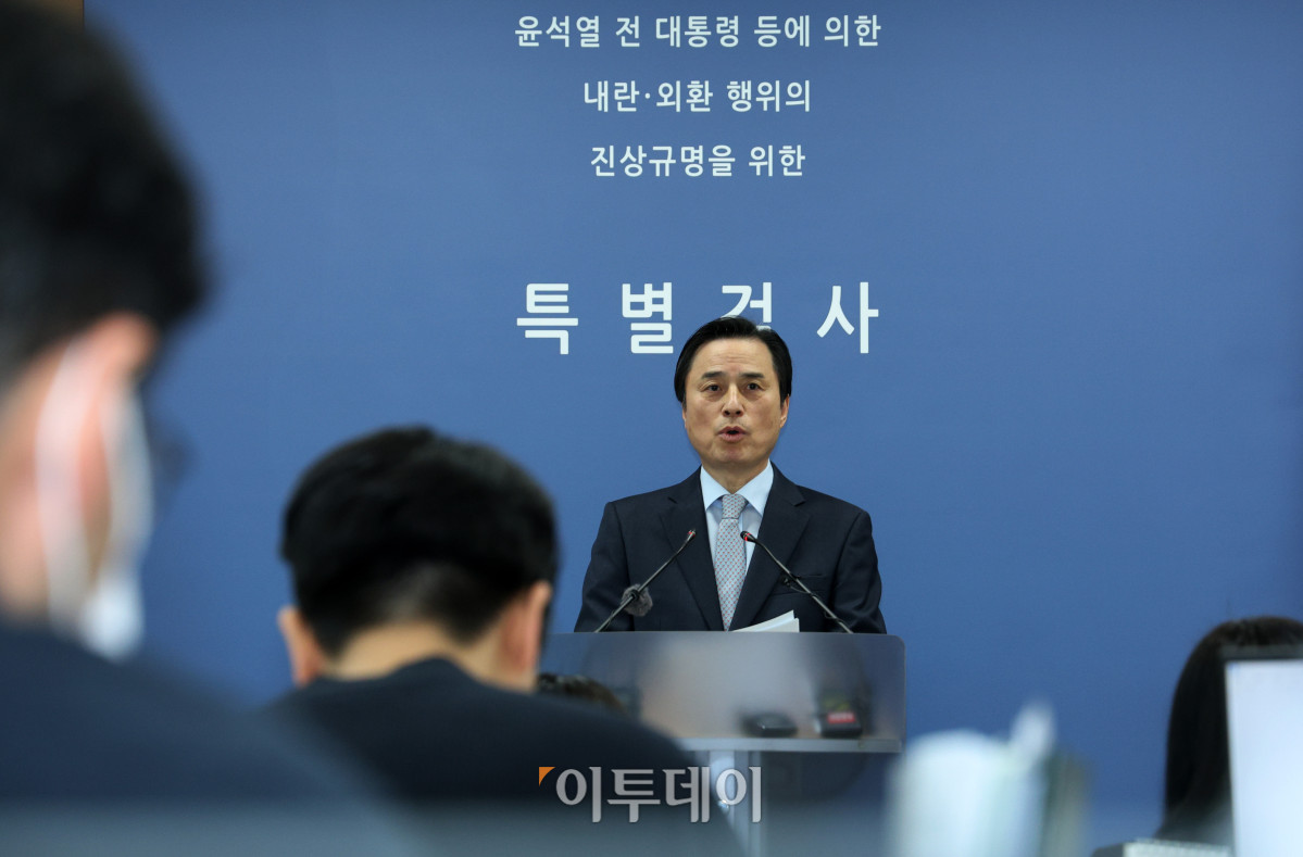 ▲12·3 비상계엄 관련 내란·외환 의혹을 수사했던 내란 특검팀의 조은석 특별검사가 15일 서울 서초구 서울고등검찰청에서 180일간의 수사 기간을 마치고 최종 수사 결과를 발표하고 있다. 조현호 기자 hyunho@