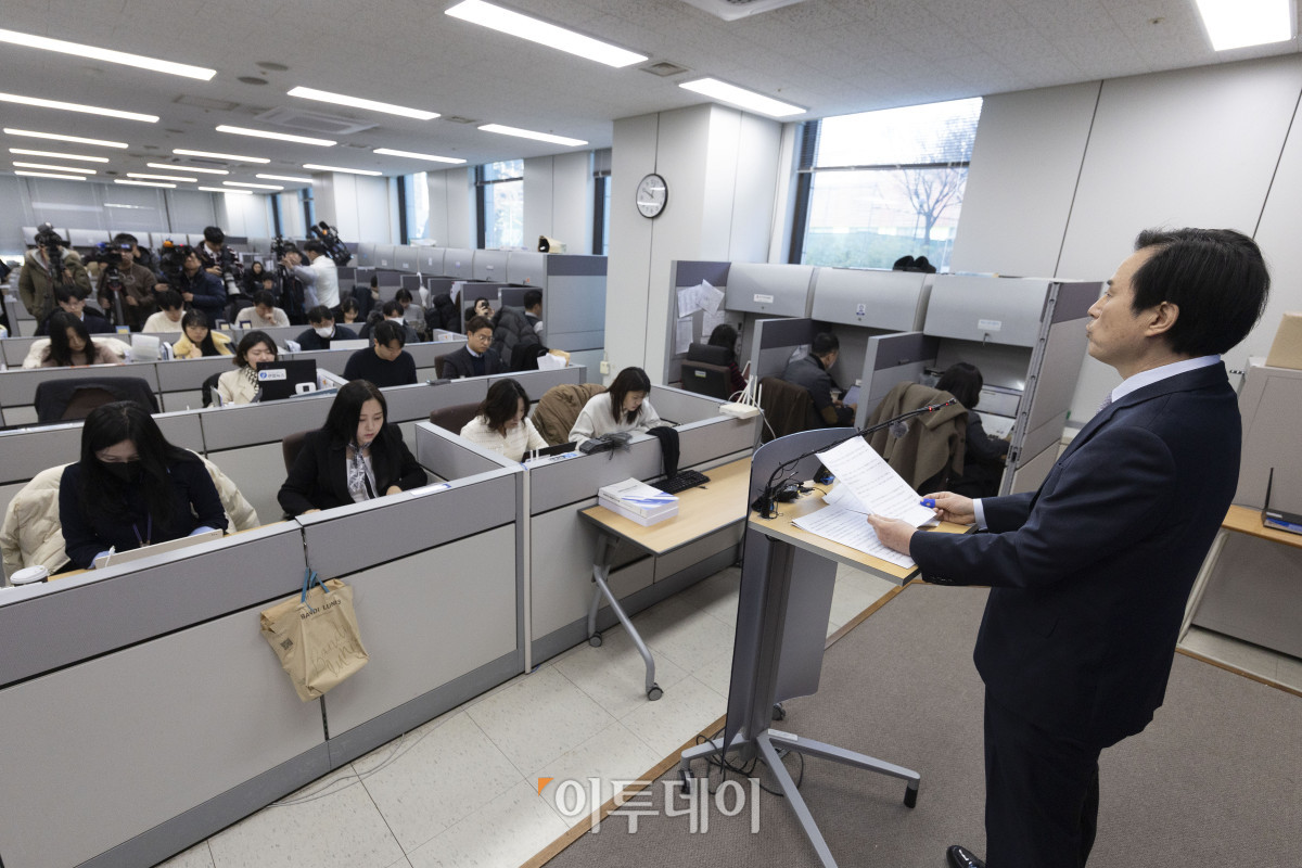 ▲12·3 비상계엄 관련 내란·외환 의혹을 수사했던 내란 특검팀의 조은석 특별검사가 15일 오전 서울 서초구 고등검찰청에서 180일간의 수사 기간을 마치고 최종 수사 결과를 발표하고 있다.