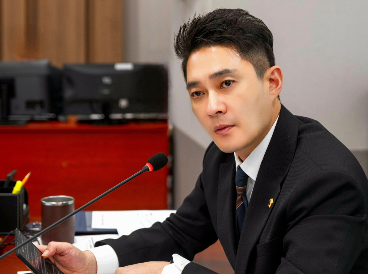 ▲전석훈 경기도의회 의원이 예산 관련 회의에서 어린이집 핵심 보육 예산의 필요성을 강조하고 있다. (경기도의회)