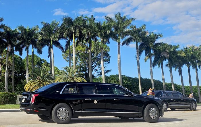 ▲도널드 트럼프 미국 대통령이 10월 18일(현지시간) 한국의 4대 그룹 총수 등 아시아 기업 대표들과 플로리다주 웨스트팜비치에 있는 자신의 골프장 '트럼프 인터내셔널 골프 클럽'에서 라운딩을 마치고 나오는 모습. (연합뉴스)