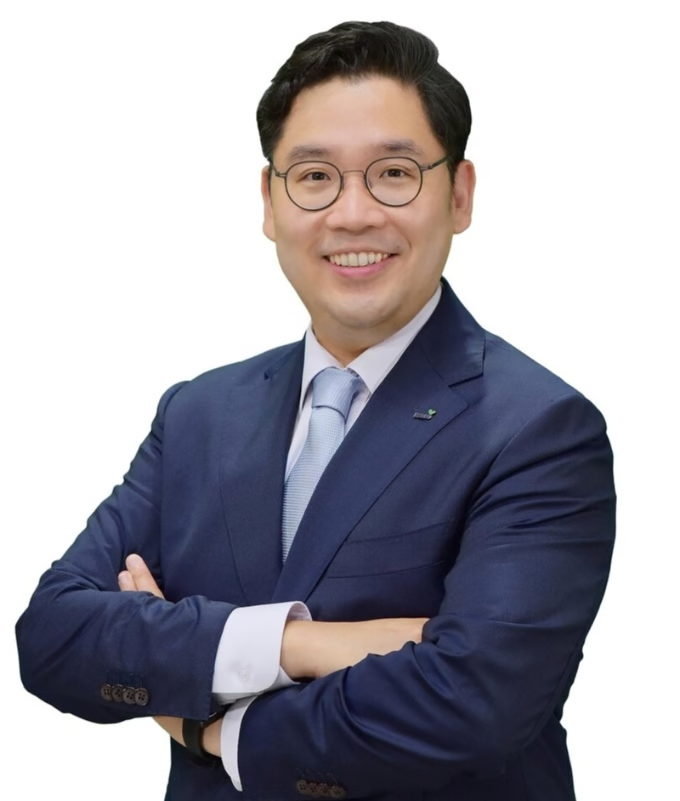 ▲교보생명 오너 3세인 신중하 상무가 15일 정기인사를 통해 전사AX지원담당 겸 그룹경영전략담당으로 임명됐다. (제공 교보생명)