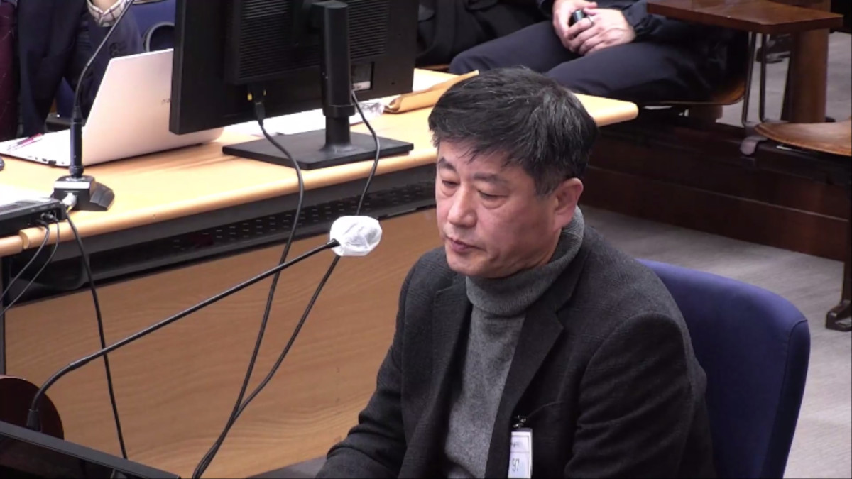 ▲12·3 비상계엄 사태 과정에서 이른바 '비선 실세' 역할을 한 것으로 알려진 노상원 전 정보사령관이 8일 서울중앙지방법원에서 열린 윤석열 전 대통령 재판에 출석해 대부분의 질문에 증언을 거부했다. (서울중앙지법)