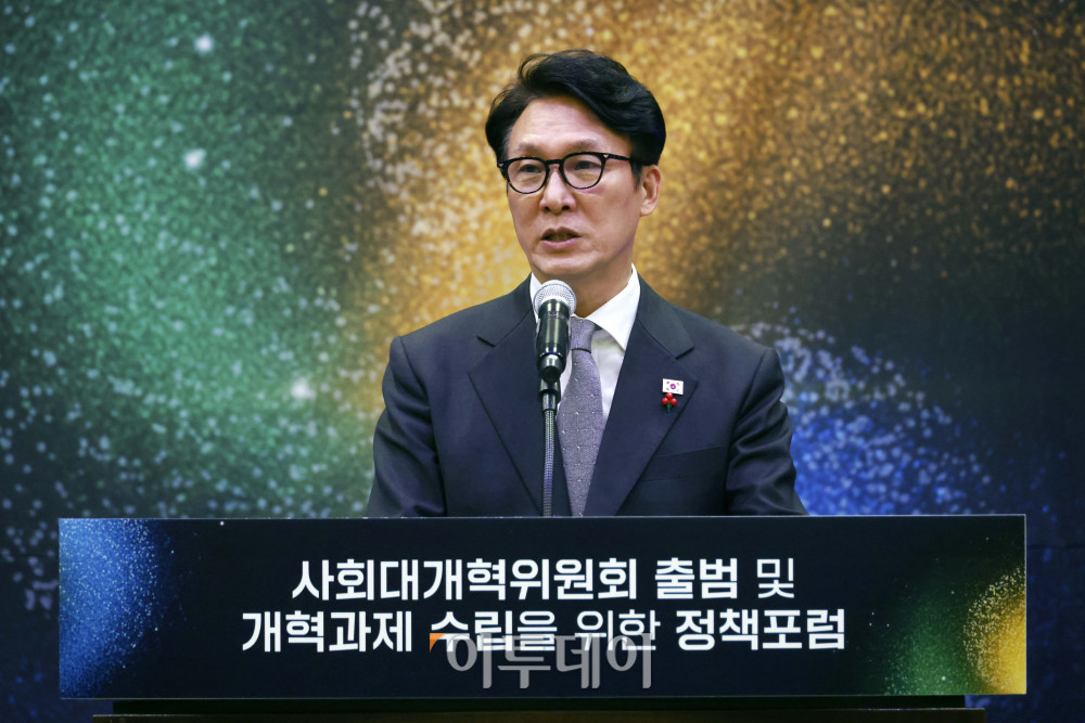 ▲김민석 국무총리가 15일 서울 여의도 국회박물관에서 열린 사회대개혁위원회 출범 및 개혁과제 수립을 위한 정책포럼에서 축사를 하고 있다. 고이란 기자 photoeran@