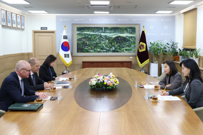 ▲독일 콘라드 아데나워재단과 면담 중인 최호정 의장. (사진제공=서울시의회)