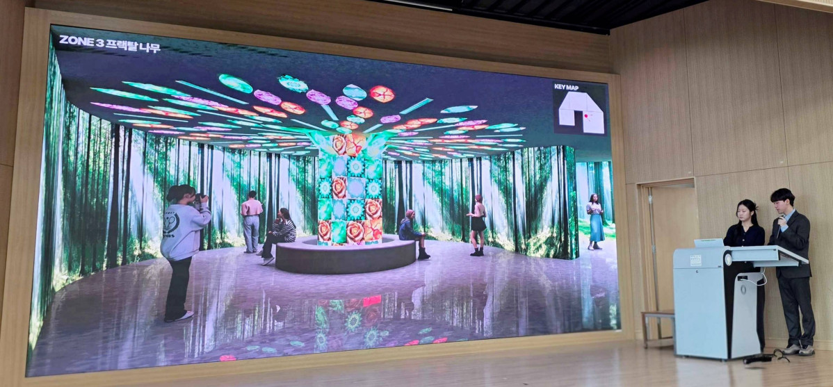 ▲디지털 치유정원 공모전 대상으로 선정된 CALLA팀이 발표를 진행하고 있다. (출처=두나무)