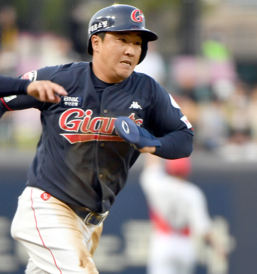 ▲롯데 자이언츠 정훈 은퇴 선언, 방출 이어 신고선수 신화…롯데 자이언츠에서만 26년 (뉴시스)