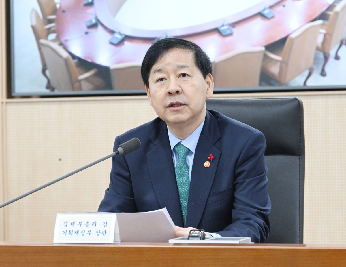 ▲구윤철 부총리 겸 기획재정부 장관이 12월 16일 정부세종청사에서 열린 '산업경쟁력강화 관계장관회의 겸 성장전략 TF'를 주재, 모두발언을 하고 있다. (기획재정부)