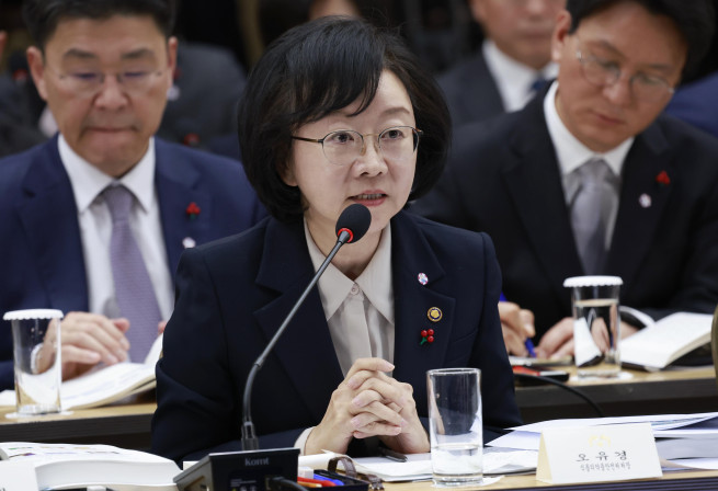 ▲오유경 식품의약품안전처장이 16일 정부세종컨벤션센터에서 이재명 대통령에게 업무보고를 하고 있다. [대통령실통신사진기자단] (연합뉴스)