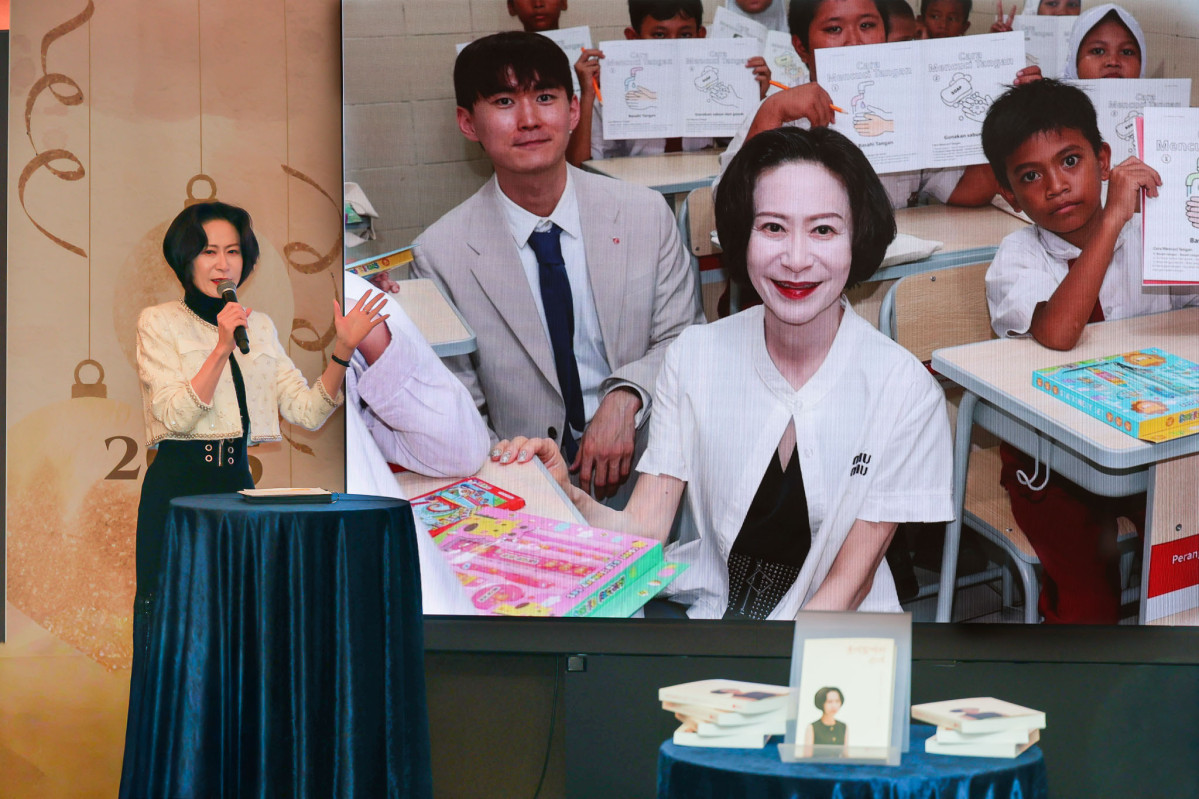 ▲장혜선 롯데재단 이사장이 16일 열린 재단 송년회에서 지난 1년 간 활동을 소개하고 있다. (사진제공=롯데재단)