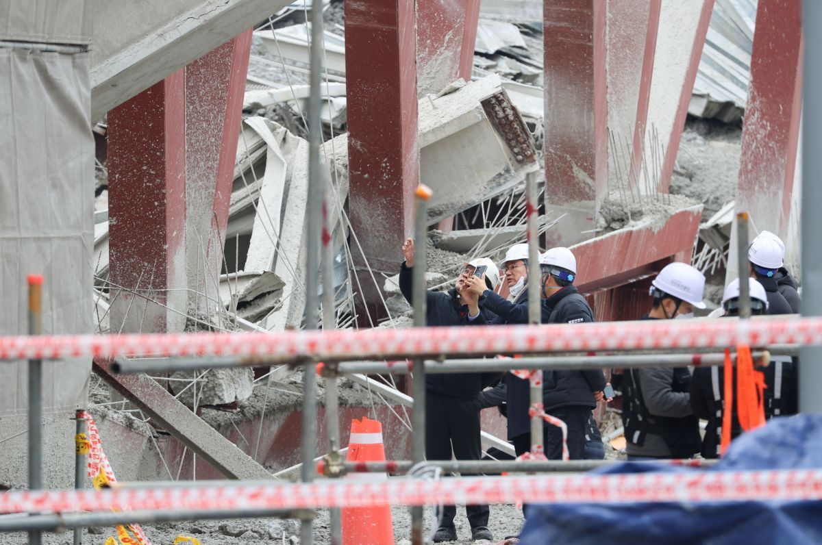 ▲광주 서구 광주대표도서관 붕괴 현장에서 국립과학수사연구원, 경찰, 한국산업안전보건공단 등 관계기관이 합동 감식하고 있다.
 (사진제공=연합뉴스)