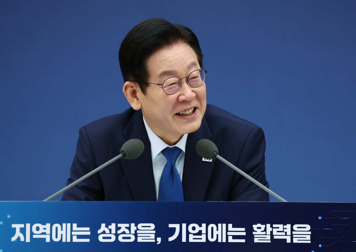 ▲이재명 대통령이 17일 세종시 정부세종컨벤션센터에서 열린 산업통상자원부·지식재산처·중소벤처기업부 업무보고에서 발언하고 있다. (대통령실통신사진기자단) 2025.12.17.  (뉴시스)