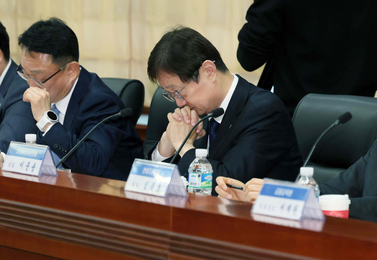 ▲이찬진 금융감독원장이 17일 서울 여의도 금융투자협회에서 열린 ‘금융감독원장-자산운용사 CEO 간담회’에서 잠시 생각에 잠겨 있다. 신태현 기자 holjjak@