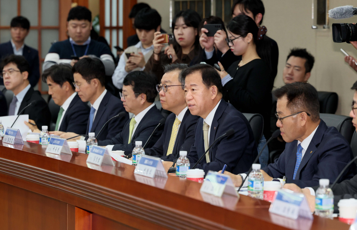 ▲서유석 금융투자협회 회장이 17일 서울 여의도 금융투자협회에서 열린 ‘금융감독원장-자산운용사 CEO 간담회’에서 발언하고 있다. 신태현 기자 holjjak@