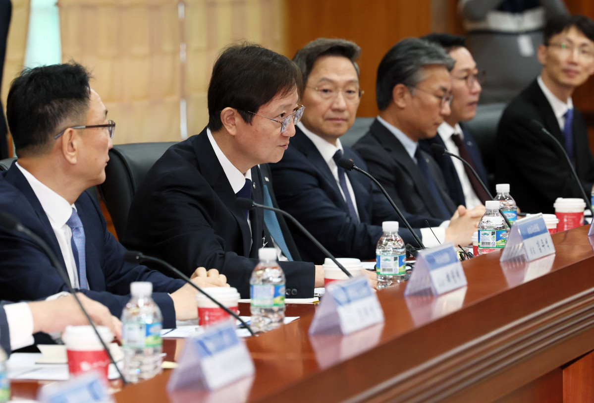 ▲이찬진 금융감독원장이 17일 서울 여의도 금융투자협회에서 열린 ‘금융감독원장-자산운용사 CEO 간담회’에서 모두발언을 하고 있다. 신태현 기자 holjjak@