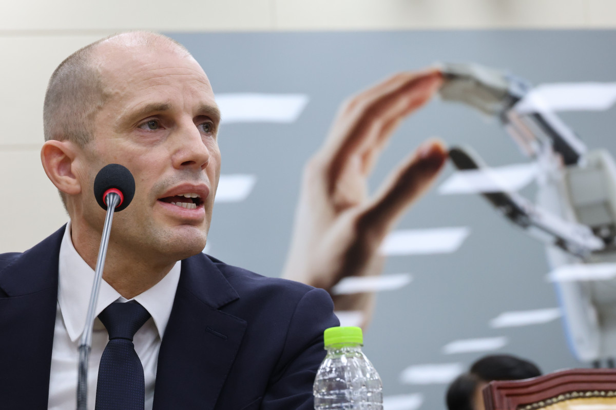 ▲17일 서울 여의도 국회 과학기술정보방송통신위원회에서 열린 쿠팡 침해사고 관련 청문회에 출석한 해롤드 로저스 쿠팡 대표이사가 의원들 질의에 답변하고 있다. 2025.12.17 (사진=연합뉴스)