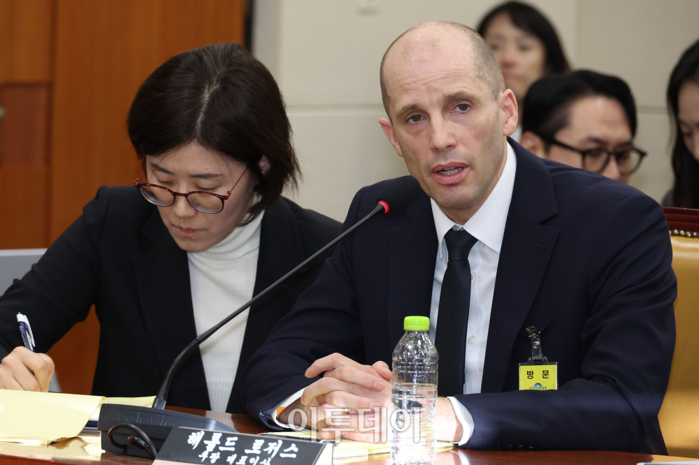 ▲해롤드 로저스 쿠팡 대표이사가 17일 서울 여의도 국회 과학기술정보방송통신위원회 전체회의에서 열린 쿠팡 침해사고 관련 청문회에서 의원 질의에 답하고 있다. 고이란 기자 photoeran@