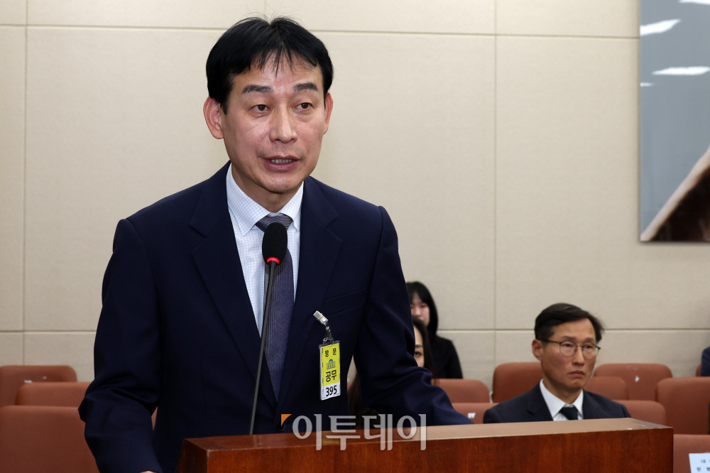 ▲민병기 쿠팡 대외협력 총괄 부사장이 17일 서울 여의도 국회 과학기술정보방송통신위원회 전체회의에서 열린 쿠팡 침해사고 관련 청문회에서 의원 질의에 답하고 있다. 고이란 기자 photoeran@