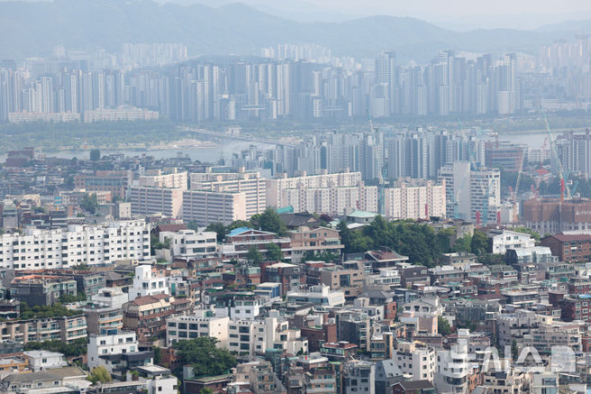 ▲서울 남산에서 바라본 시내 주택단지. (뉴시스)