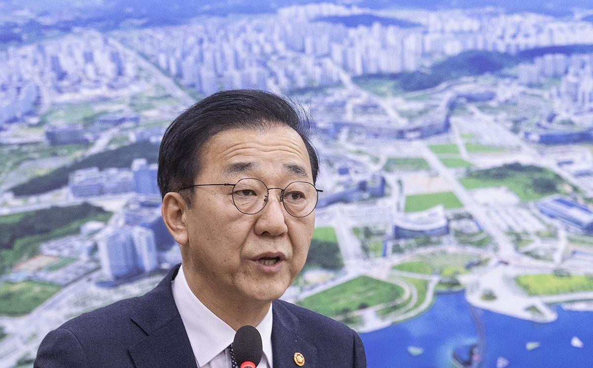 ▲김윤덕 국토교통부 장관이 17일 국회 국토교통위원회 전체 회의에 출석해 보고하고 있다. (연합뉴스)