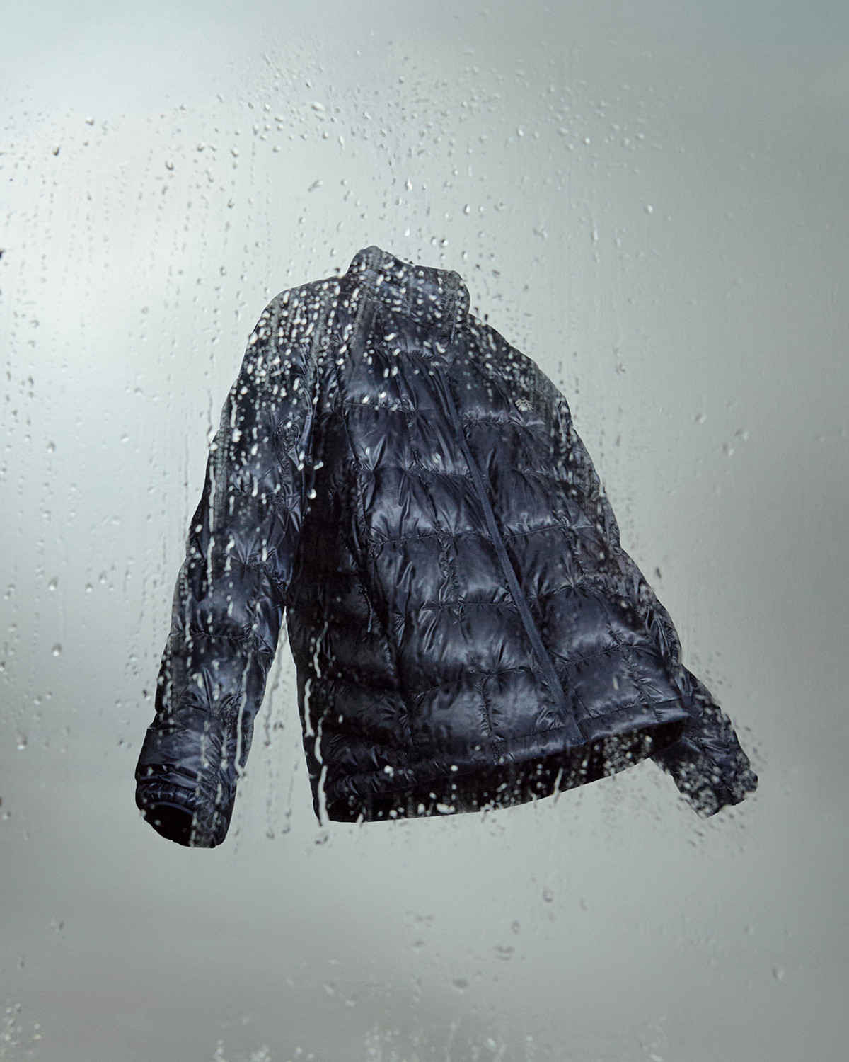 ▲코오롱스포츠, 물에 강한 ‘알파다운’ (사진제공=코오롱스포츠)