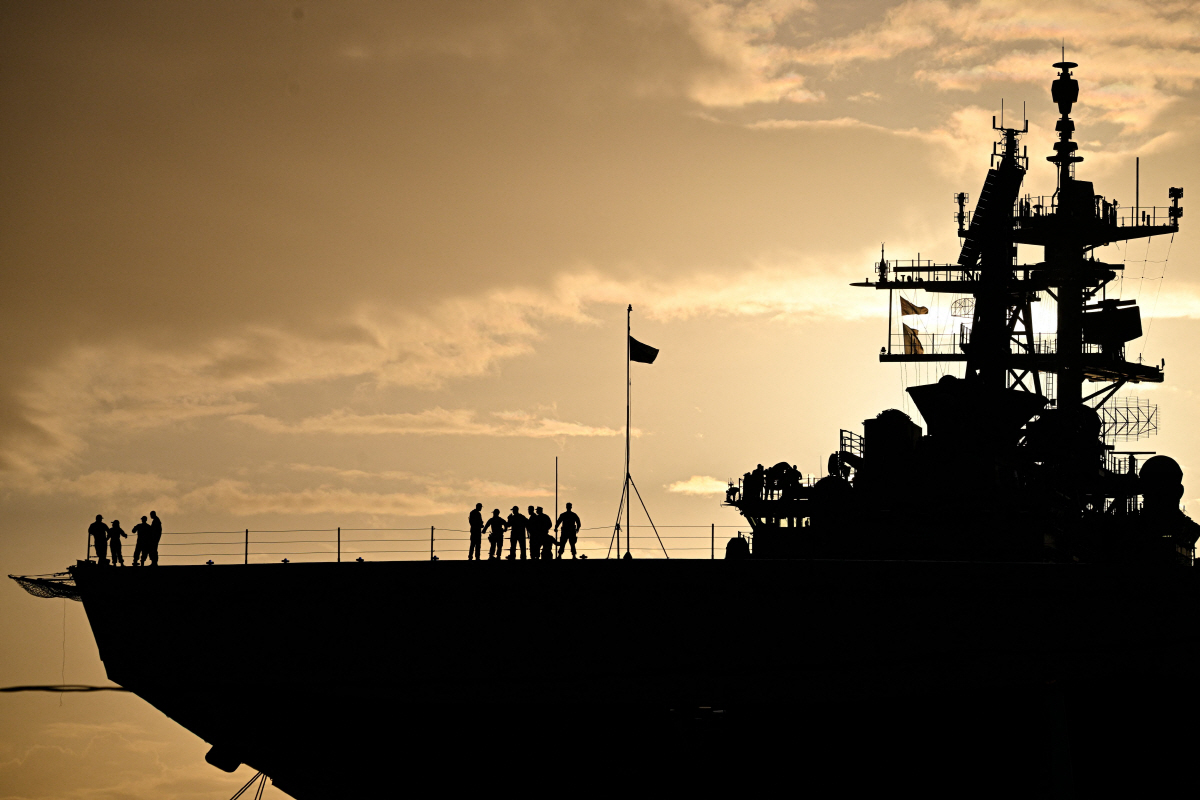 ▲16일(현지시간) 와스프급 상륙함 USS 이오지마(LHD7)가 푸에르토리코 폰세의 라파엘 코르데로 산티아고 항구에 정박해 있다. ( AFP연합뉴스)