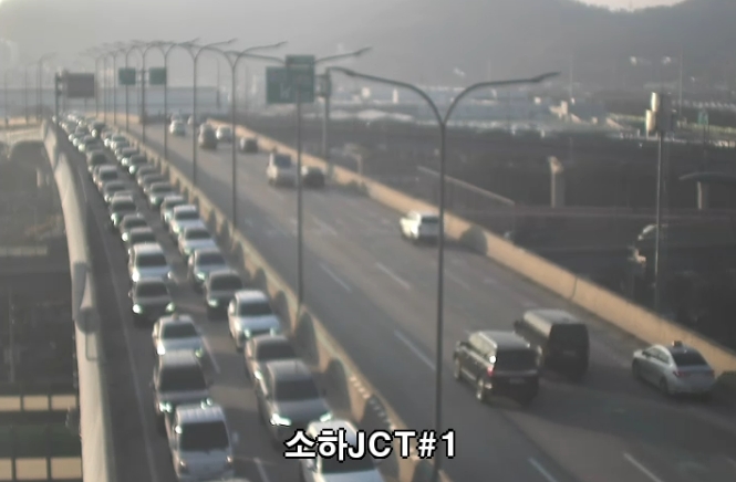 ▲강남순환로 수서방향 금천영업소에서 관악터널 방향 차량화재 발생 (출처=서울특별시 교통정보센터 홈페이지)