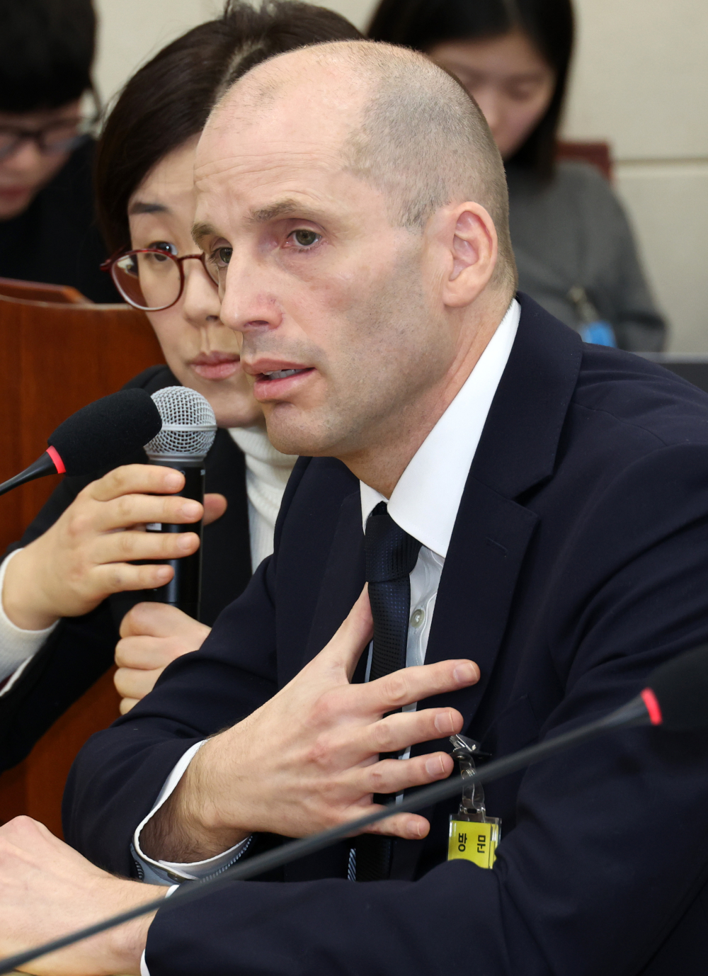 ▲해롤드 로저스 쿠팡 대표이사가 17일 서울 여의도 국회 과학기술정보방송통신위원회 전체회의에서 열린 쿠팡 침해사고 관련 청문회에서 의원 질의에 답하고 있다. 고이란 기자 photoeran@ (이투데이DB)