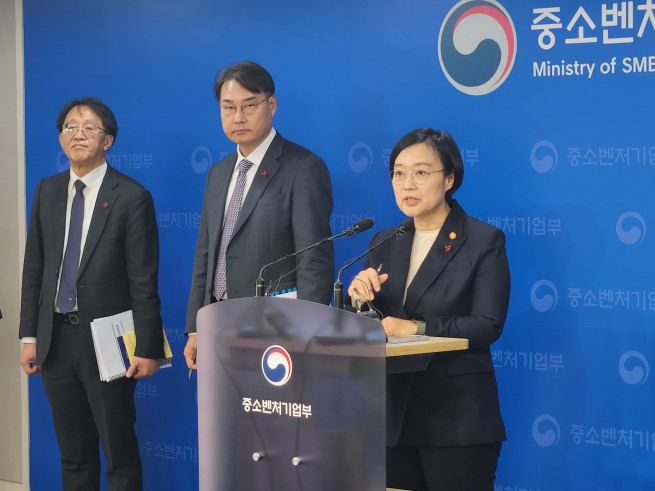 ▲한성숙 중소벤처기업부 장관이 17일 세종시 정부세종청사에서 2026년 주요 업무계획을 발표하고 있다. 2025.12.17. (사진제공=중소벤처기업부)