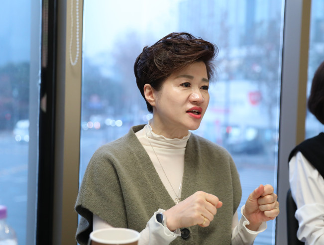 ▲창고43의 올해 하반기 사내 그릴마스터십 대회 우승자인 한충희 창고43 송도점 부점장이 16일 창고43 잠실점에서 이투데이와 인터뷰를 진행하고 있다. (사진제공=창고43)