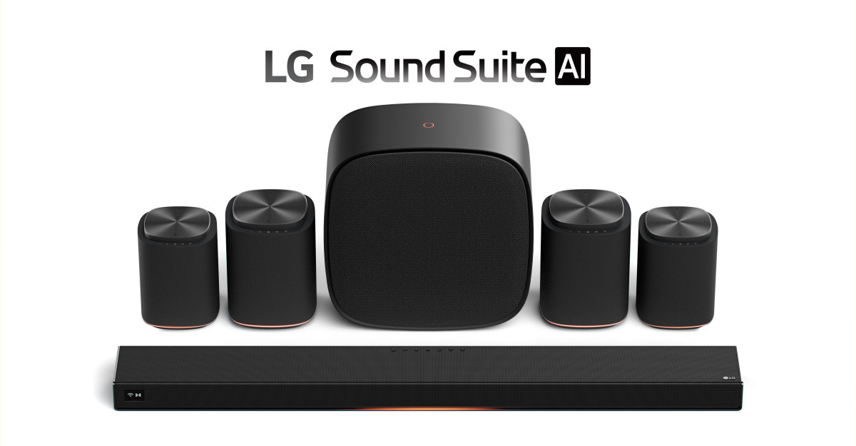 ▲LG전자가 어떤 공간에서도 최적화된 사운드를 구현하는 'LG 사운드 스위트(LG Sound Suite)'를 공개한다. 최초로 돌비 애트모스 플렉스커넥트(DAFC)를 지원하는 사운드바(사진 하단)와 무선 서라운드 스피커(사진 왼쪽에서 첫 번째·두 번째 및 오른쪽에서 첫 번째·두 번째), 서브우퍼(사진 중앙)로 구성된 신개념 프리미엄 오디오 시스템이다. (자료제공=LG전자)