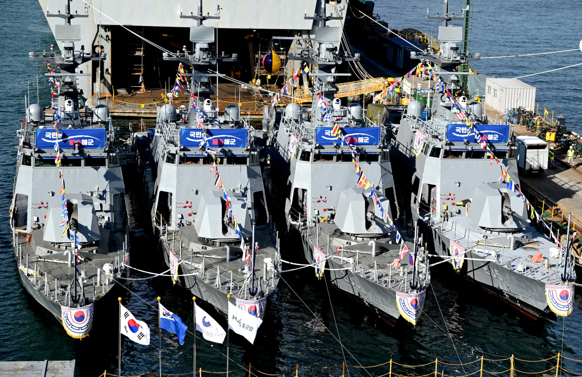 ▲신형고속정 4척 통합진수식 모습. (사진= HJ중공업)