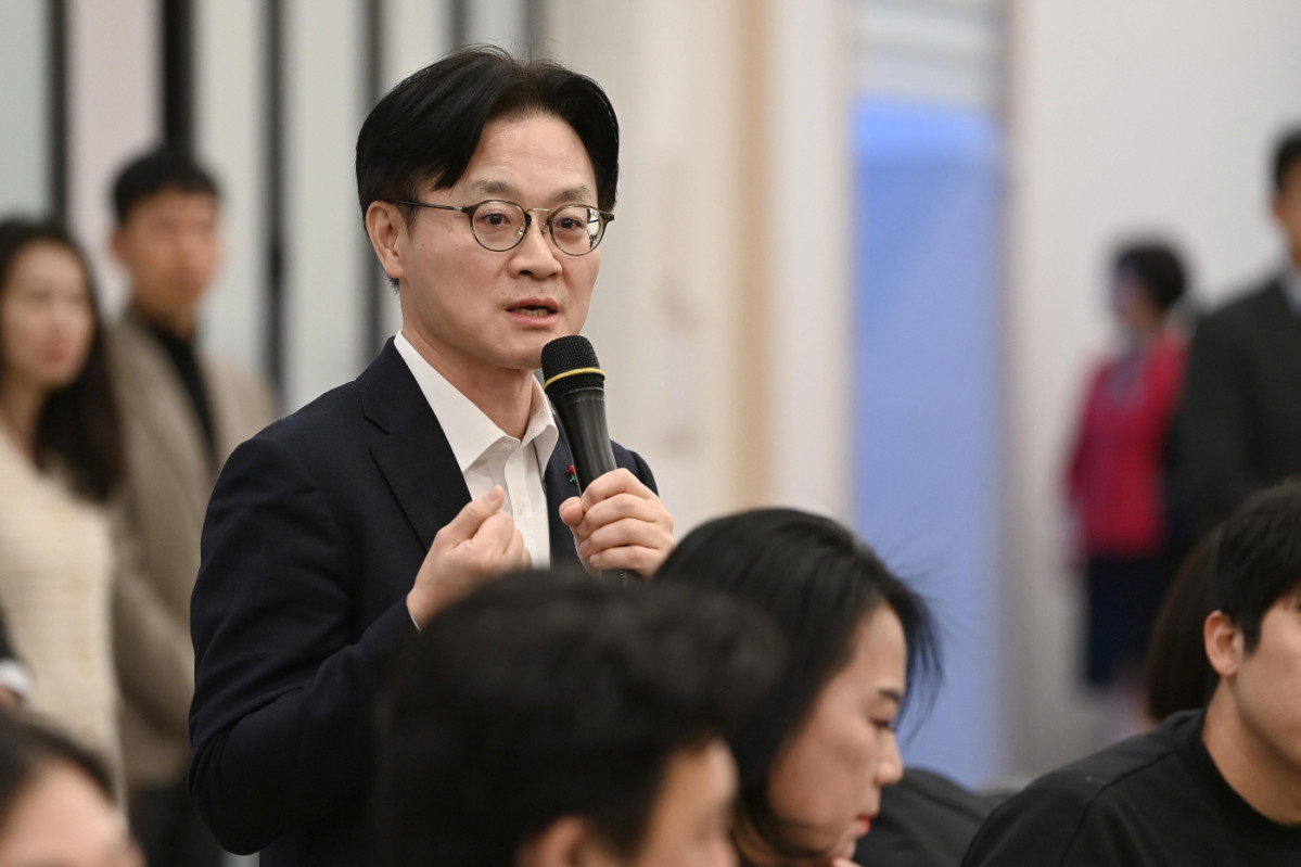 ▲김정관 산업통상부 장관은 17일 세종시 인근 식당에서 가진 산업부 출입기자단 간담회에서 모두발언을 하고 있다. (사진제공=산업통상부)