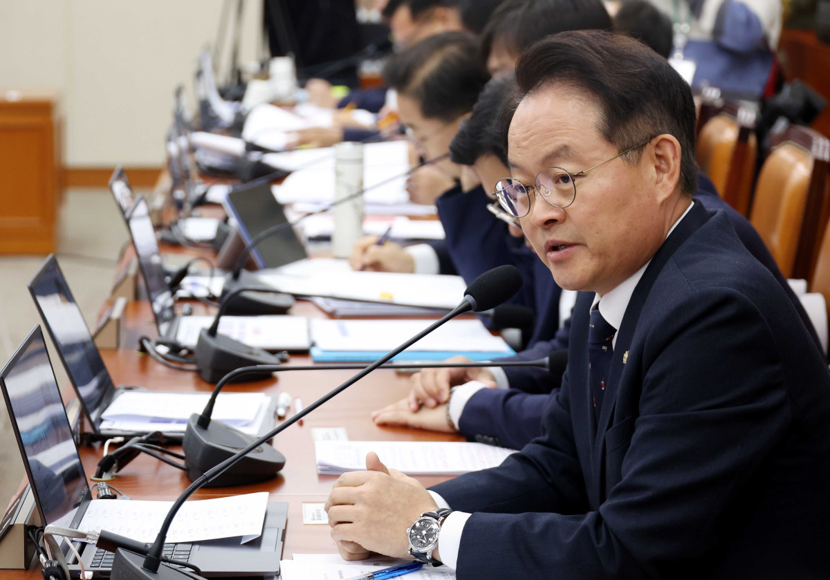 ▲허영 더불어민주당 의원이 27일 오전 서울 여의도 국회 정무위원회에서 열린 국정감사에서 질의를 하고 있다. (사진=뉴시스)