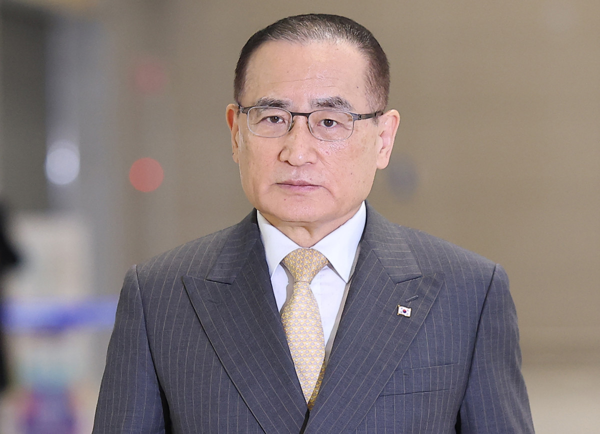 ▲16일 위성락 국가안보실장이 인천국제공항 2터미널을 통해 미국으로 출국하고 있다. (연합뉴스)