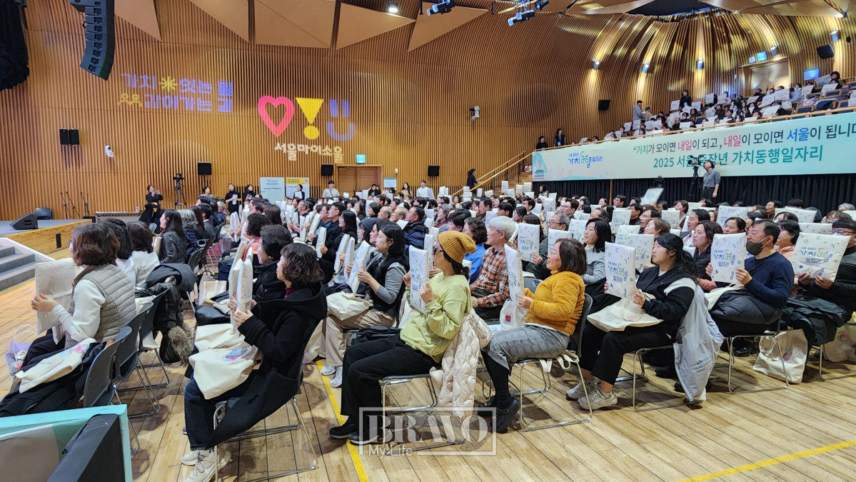 ▲18일 오후 서울시청 다목적홀에서 열린 '2025년 서울 중장년 가치동행일자리 성과공유회' 현장. 서지희 기자 jhsseo@