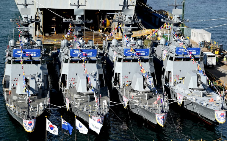 ▲신형고속정 4척 통합진수식 모습) (사진제공=HJ중공업 )