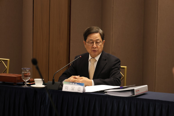 ▲이달곤 동반성장위원회 위원장이 18일 서울 그랜드 머큐어 임피리얼 팰리스 서울 강남에서 열린 제85차 동반성장위원회에서 인사말을 하고 있다. 
 (사진제공=동반성장위원회 )