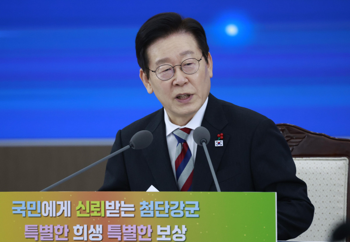 ▲이재명 대통령이 18일 서울 용산구 국방부에서 열린 국방부·국가보훈부 업무보고에서 발언하고 있다. 2025.12.18. (뉴시스)