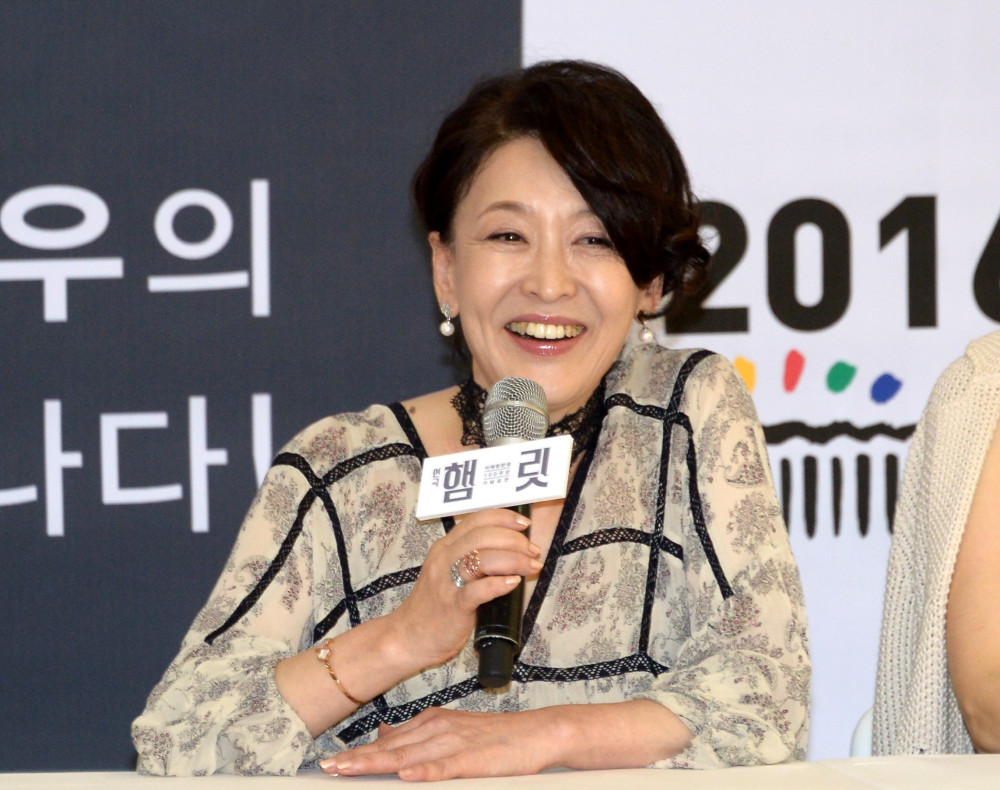 배우 윤석화 오늘 별세…향년 69세