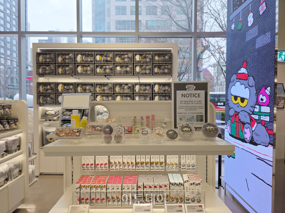 ▲19일 서울 마포구 케이팝 스퀘어 홍대점에서 '조앤프렌즈' 두 번째 팝업이 열렸다. (장유진 기자 @yxxj)