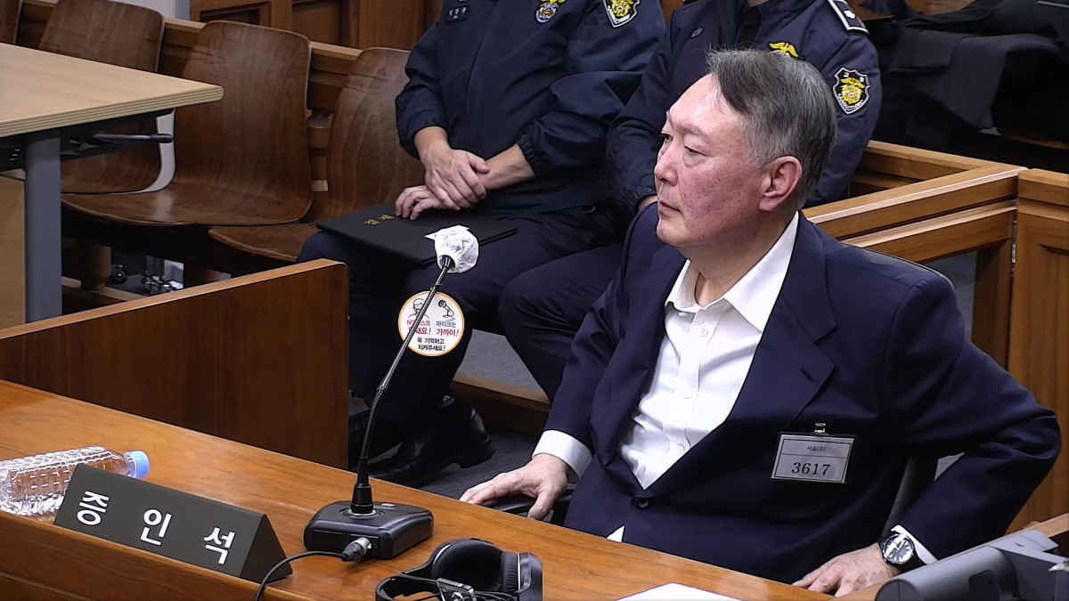 ▲윤석열 전 대통령이 지난달 19일 서울 서초구 서울중앙지법에서 열린 내란방조, 위증 등 혐의 한덕수 전 국무총리 10차 공판에 증인으로 출석해있다. (서울중앙지방법원 제공) (사진=뉴시스)